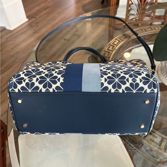 💙🤍KATE SPADE FLOWER JACQUARD STRIPE NAVY BLUE & CREAM TOTE BAG!💙🤍 - Picture 5 of 8